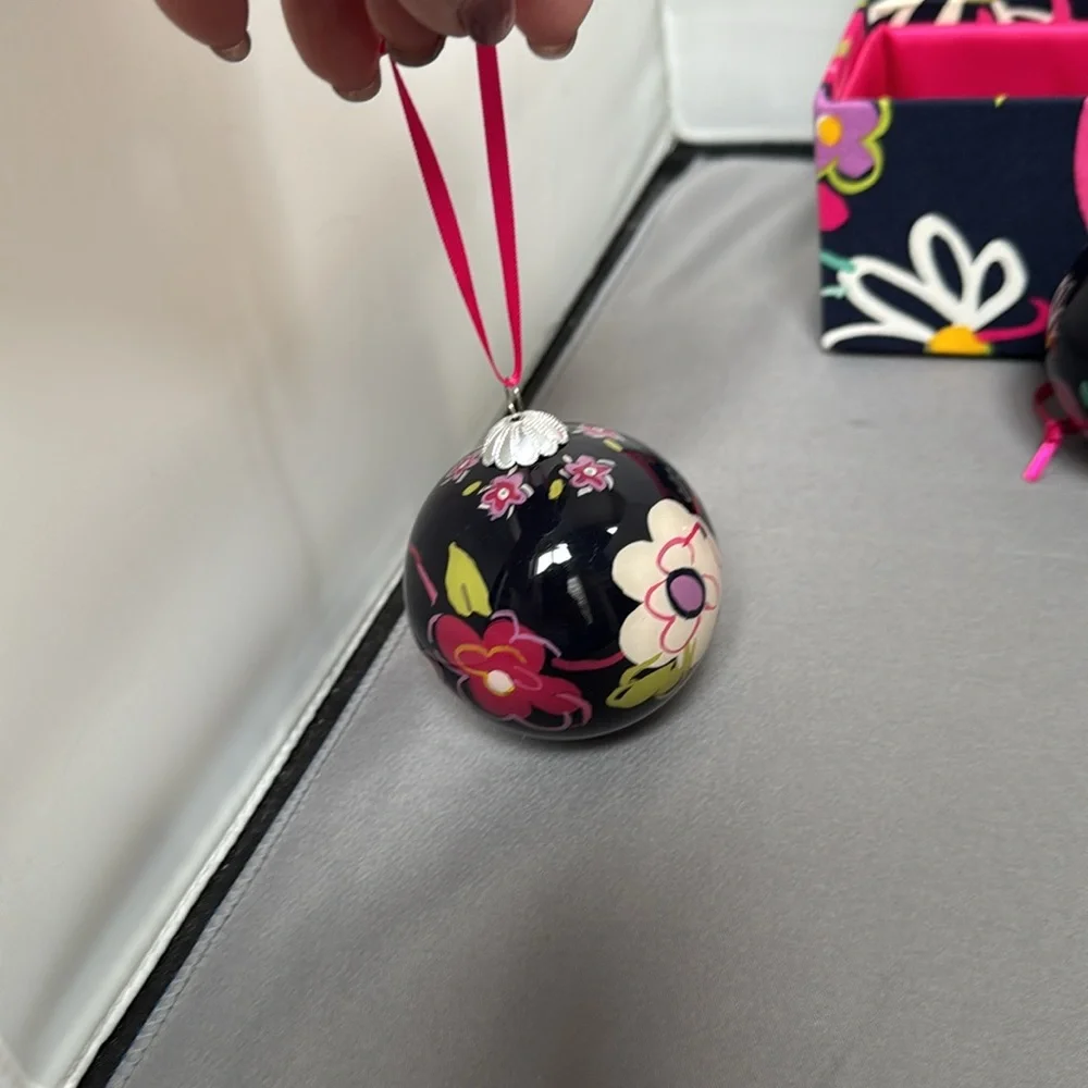 Vera Bradley‎ Floral Ornament Set with Box
